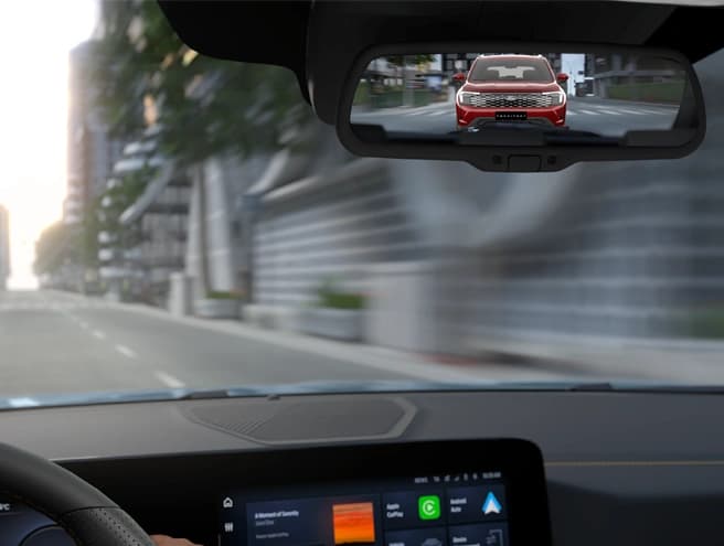 Gương chiếu hậu kỹ thuật số tiên phong trong phân khúc