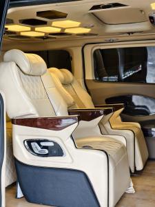 Ford Tourneo Limousine 2020 màu ghi xám nâng cấp Tủ lạnh, Ghế Massage, Cửa lùa điện, Gói Nội thất Thương gia cao cấp| Bến Thành Ford